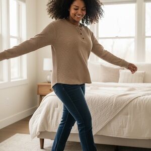 Old Navy Beige Waffle Knit Sweater – 3 Button Front